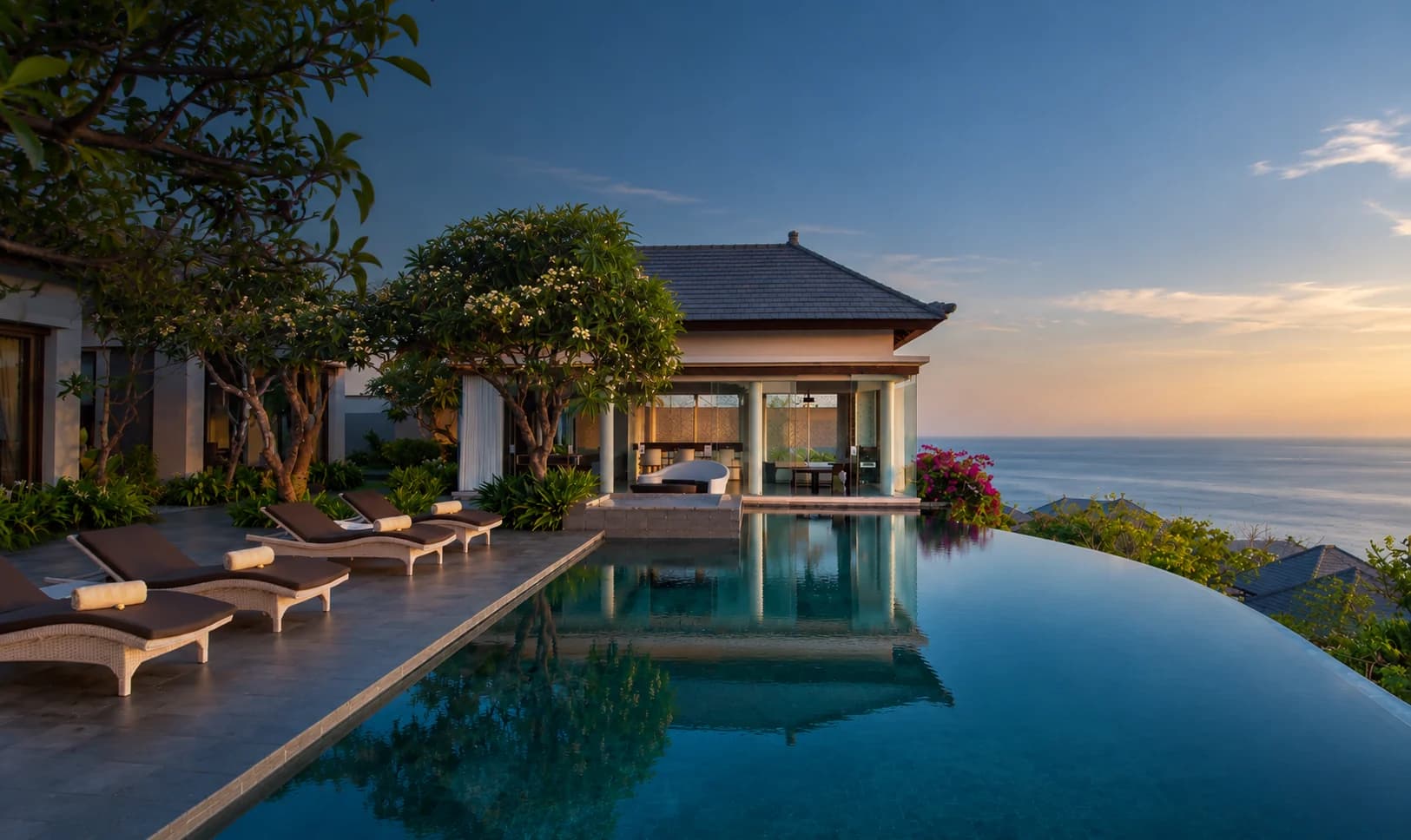 Villa with an infinity pool facing the ocean, BEL-AIR INTERNATIONAL property in Bali